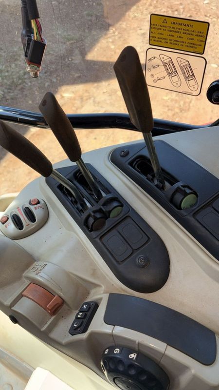 Trator Trator Massey Ferguson 6.714R 2024/2024 CAMINHÕES & CAMIONETAS PASSO FUNDO / Carros no Vale