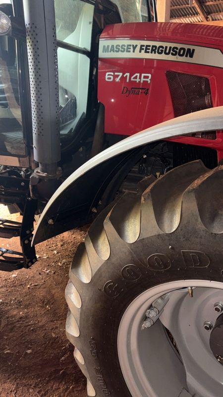 Trator Trator Massey Ferguson 6.714R 2024/2024 CAMINHÕES & CAMIONETAS PASSO FUNDO / Carros no Vale