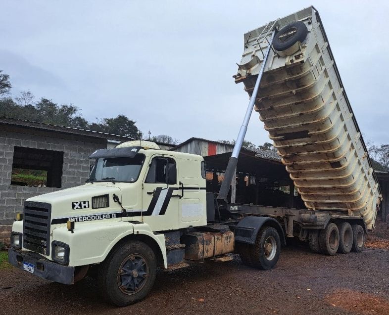 Volvo N10 280 N-10 280 TURBO-II H 4×2 + Caçamba 1988/1988 CAMINHÕES & CAMIONETAS PASSO FUNDO / Carros no Vale
