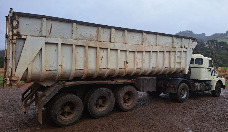 Volvo N10 280 N-10 280 TURBO-II H 4×2 + Caçamba 1988/1988 CAMINHÕES & CAMIONETAS PASSO FUNDO / Carros no Vale