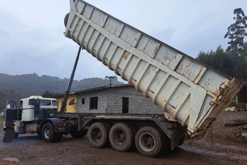 Volvo N10 280 N-10 280 TURBO-II H 4×2 + Caçamba 1988/1988 CAMINHÕES & CAMIONETAS PASSO FUNDO / Carros no Vale