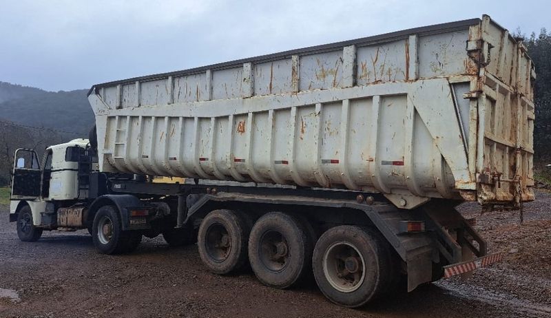 Volvo N10 280 N-10 280 TURBO-II H 4×2 + Caçamba 1988/1988 CAMINHÕES & CAMIONETAS PASSO FUNDO / Carros no Vale