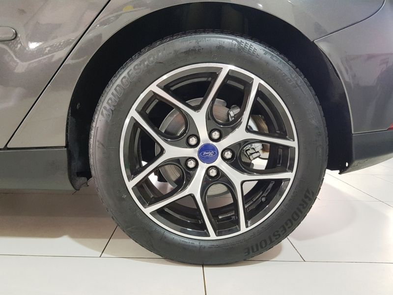 Ford FOCUS 2.0 TITANIUM 16V FLEX 4P POWERSHIFT 2016/2017 ADVANT AUTOMÓVEIS CAXIAS DO SUL / Carros no Vale