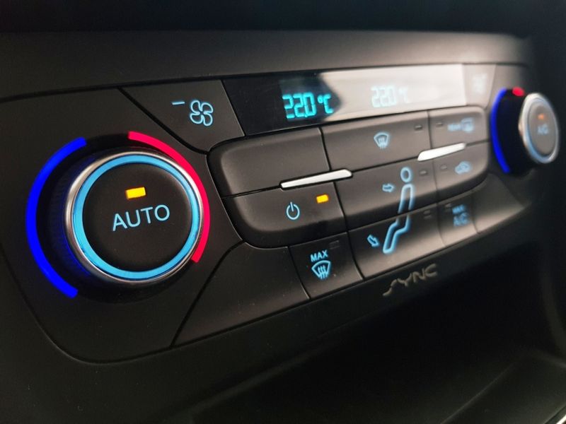 Ford FOCUS 2.0 TITANIUM 16V FLEX 4P POWERSHIFT 2016/2017 ADVANT AUTOMÓVEIS CAXIAS DO SUL / Carros no Vale