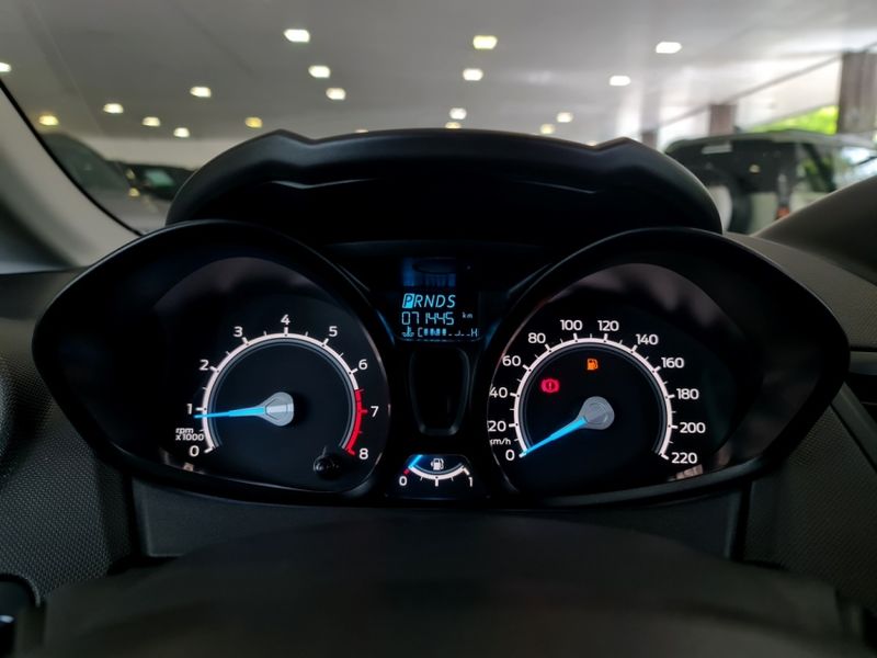 Ford FIESTA 1.6 TI-VCT FLEX SE PLUS POWERSHIFT 2018/2018 CARRO DEZ NOVO HAMBURGO / Carros no Vale