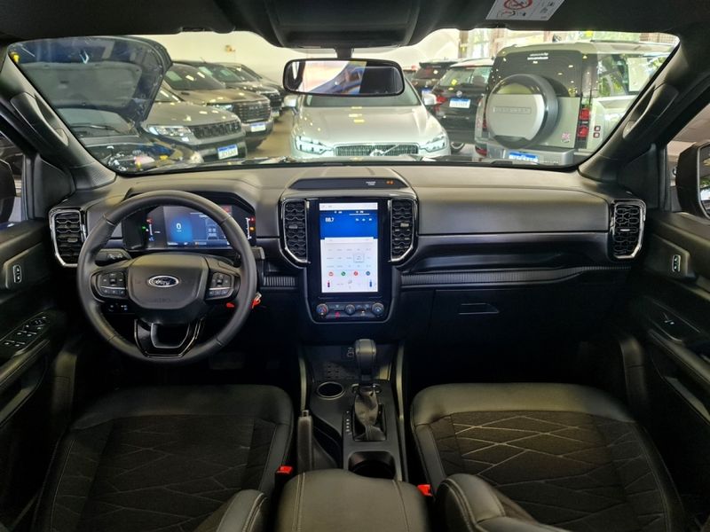 Ford RANGER 2.0 TURBO DIESEL CD BLACK 4X2 AUTOMÁTICO 2024/2025 CARRO DEZ NOVO HAMBURGO / Carros no Vale