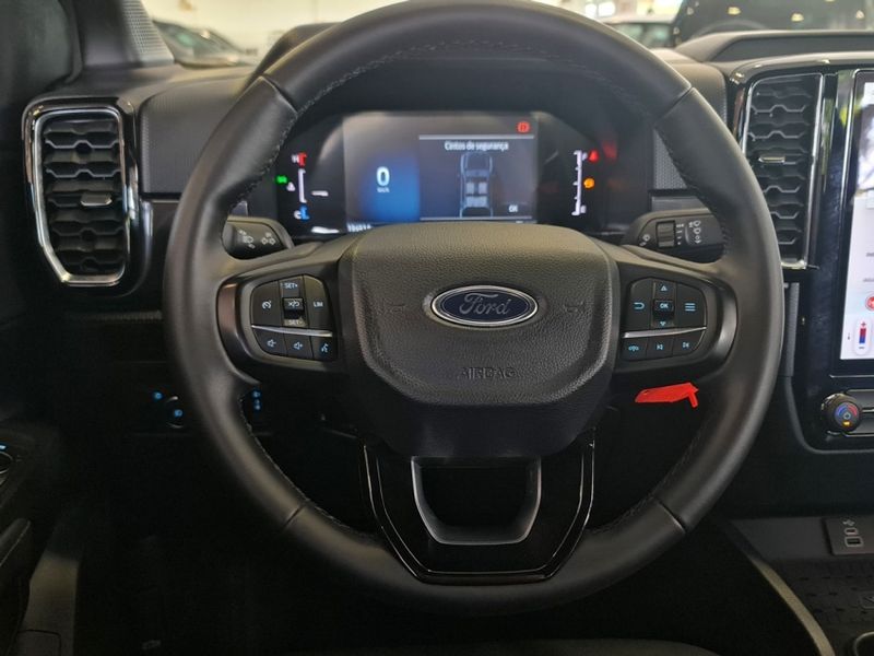 Ford RANGER 2.0 TURBO DIESEL CD BLACK 4X2 AUTOMÁTICO 2024/2025 CARRO DEZ NOVO HAMBURGO / Carros no Vale