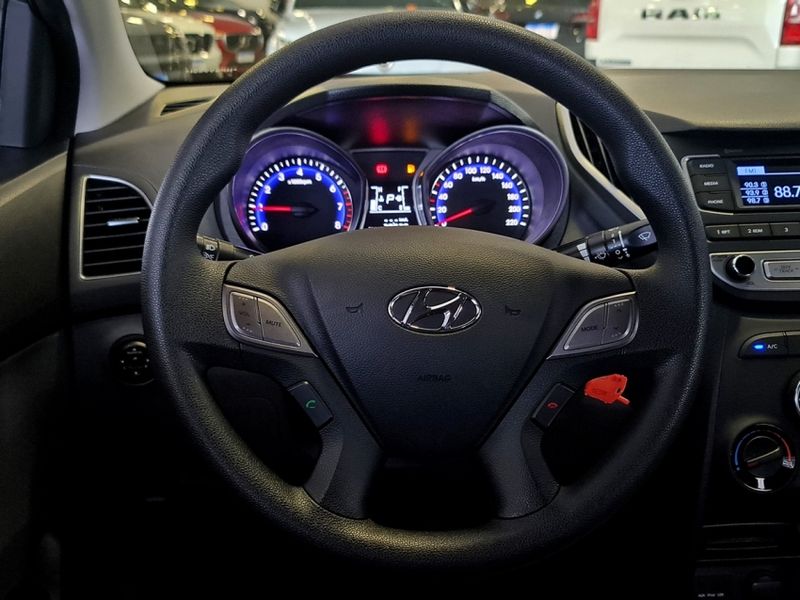Hyundai HB20S 1.6 COMFORT PLUS 16V FLEX 4P AUTOMÁTICO 2016/2017 CARRO DEZ NOVO HAMBURGO / Carros no Vale