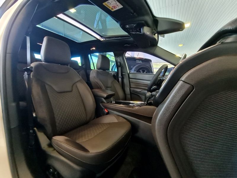 JEEP COMMANDER 1.3 T270 TURBO FLEX OVERLAND AT6 2022/2023 CARRO DEZ NOVO HAMBURGO / Carros no Vale JEEP COMMANDER 1.3 T270 TURBO FLEX OVERLAND AT6 2022/2023 CARRO DEZ NOVO HAMBURGO / Carros no Vale