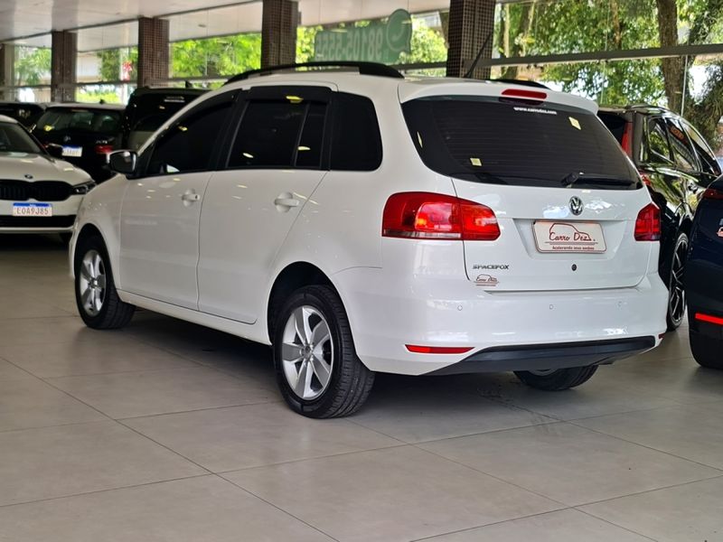 Volkswagen SPACEFOX 1.6 MSI TRENDLINE 8V FLEX 4P MANUAL 2018/2018 CARRO DEZ NOVO HAMBURGO / Carros no Vale