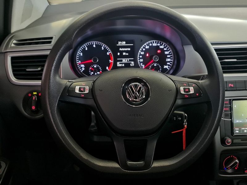 Volkswagen SPACEFOX 1.6 MSI TRENDLINE 8V FLEX 4P MANUAL 2018/2018 CARRO DEZ NOVO HAMBURGO / Carros no Vale