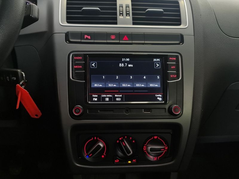 Volkswagen SPACEFOX 1.6 MSI TRENDLINE 8V FLEX 4P MANUAL 2018/2018 CARRO DEZ NOVO HAMBURGO / Carros no Vale