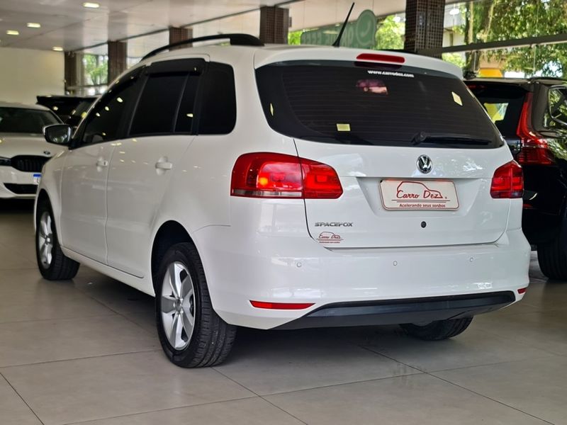 Volkswagen SPACEFOX 1.6 MSI TRENDLINE 8V FLEX 4P MANUAL 2018/2018 CARRO DEZ NOVO HAMBURGO / Carros no Vale