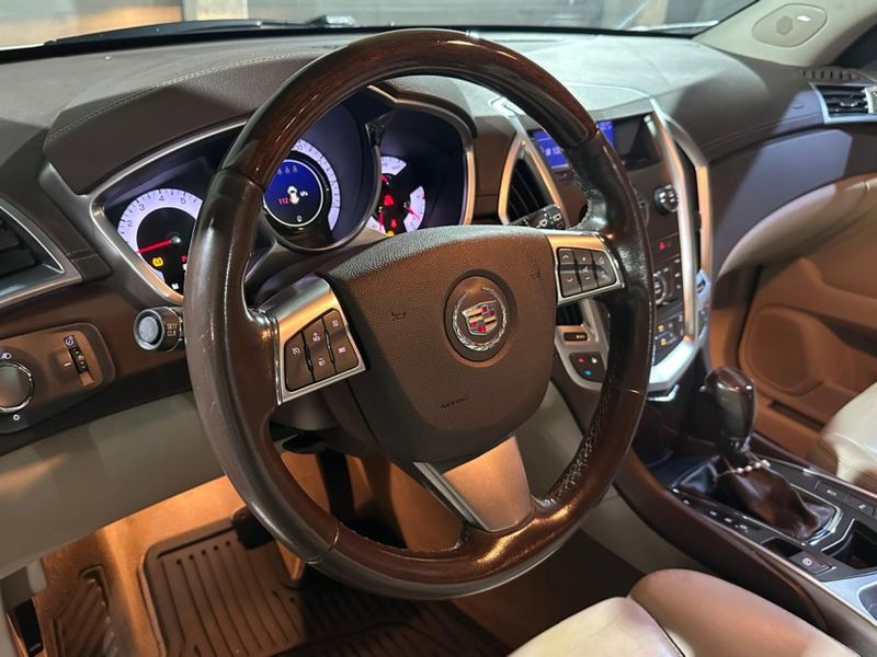 Cadillac SRX 3.0 CROSSOVER AWD V6 GASOLINA 4P AUTOMÁTICO 2010/2011 CARRO AUTOMARCAS CAXIAS DO SUL / Carros no Vale Cadillac SRX 3.0 CROSSOVER AWD V6 GASOLINA 4P AUTOMÁTICO 2010/2011 CARRO AUTOMARCAS CAXIAS DO SUL / Carros no Vale