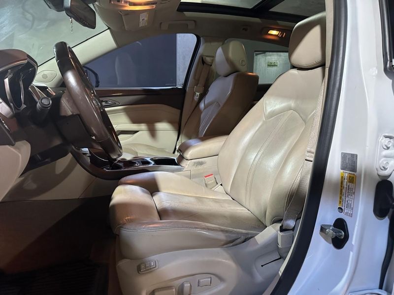 Cadillac SRX 3.0 CROSSOVER AWD V6 GASOLINA 4P AUTOMÁTICO 2010/2011 CARRO AUTOMARCAS CAXIAS DO SUL / Carros no Vale Cadillac SRX 3.0 CROSSOVER AWD V6 GASOLINA 4P AUTOMÁTICO 2010/2011 CARRO AUTOMARCAS CAXIAS DO SUL / Carros no Vale