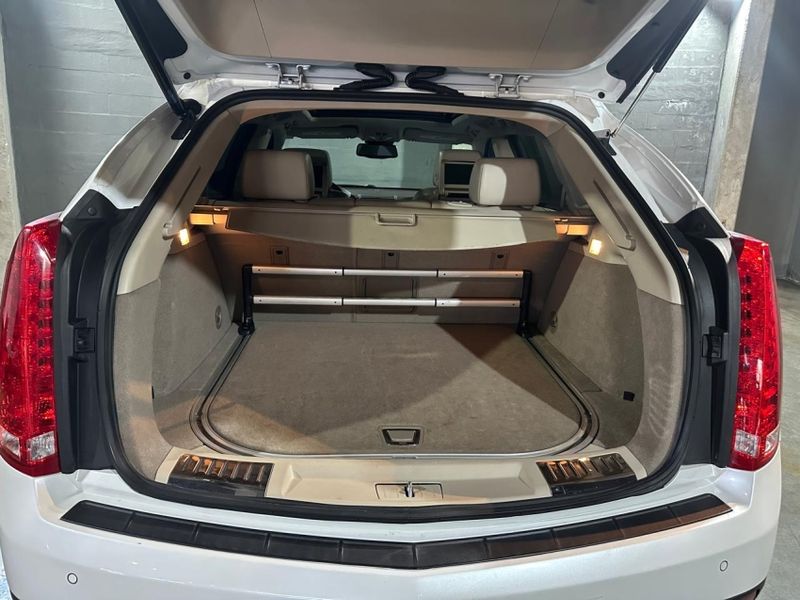 Cadillac SRX 3.0 CROSSOVER AWD V6 GASOLINA 4P AUTOMÁTICO 2010/2011 CARRO AUTOMARCAS CAXIAS DO SUL / Carros no Vale Cadillac SRX 3.0 CROSSOVER AWD V6 GASOLINA 4P AUTOMÁTICO 2010/2011 CARRO AUTOMARCAS CAXIAS DO SUL / Carros no Vale