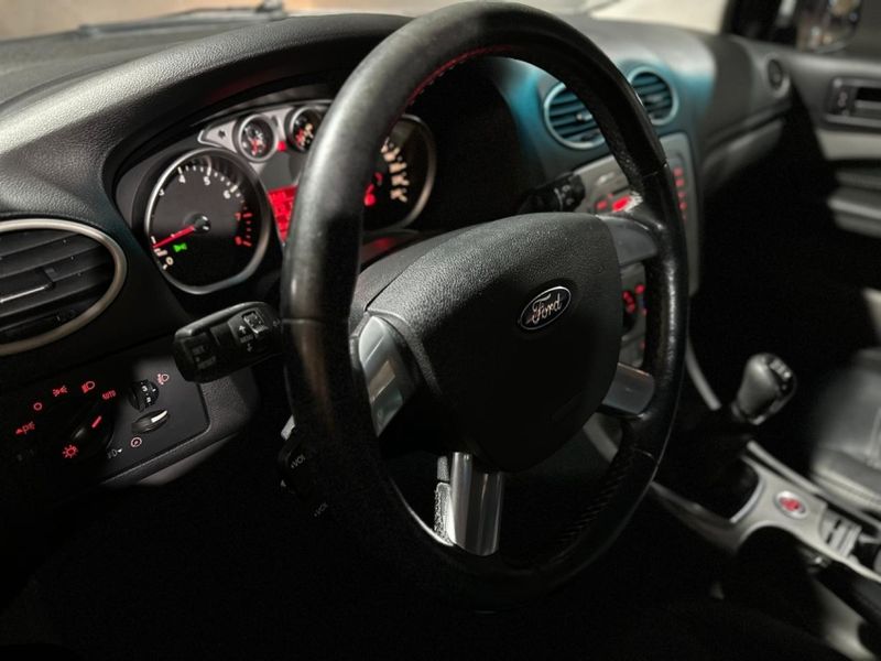 Ford FOCUS 2.0 GLX 16V FLEX 4P MANUAL 2012/2012 CARRO AUTOMARCAS CAXIAS DO SUL / Carros no Vale Ford FOCUS 2.0 GLX 16V FLEX 4P MANUAL 2012/2012 CARRO AUTOMARCAS CAXIAS DO SUL / Carros no Vale