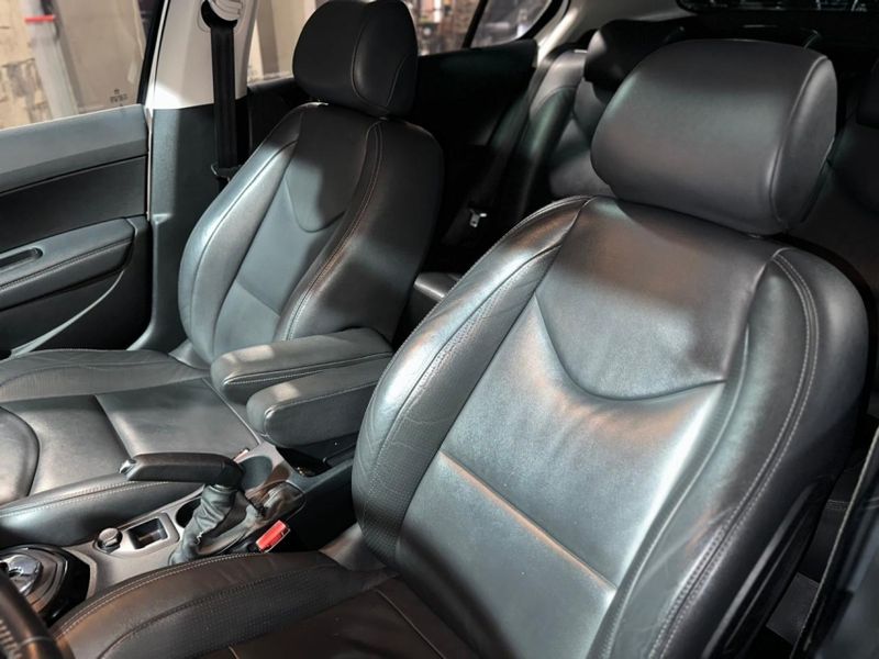 Peugeot 408 1.6 GRIFFE 16V TURBO FLEX 4P AUTOMÁTICO 2015/2016 CARRO AUTOMARCAS CAXIAS DO SUL / Carros no Vale