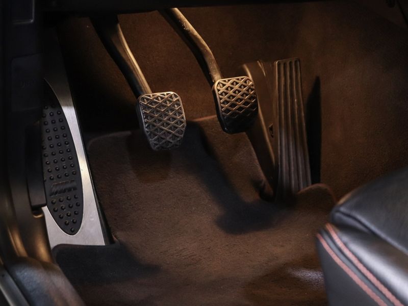 BMW 1 M 3.0 COUPÉ 24V GASOLINA BI-TURBO 2P MANUAL 2011/2012 VIA BELLA VEÍCULOS ESPECIAIS CAXIAS DO SUL / Carros no Vale