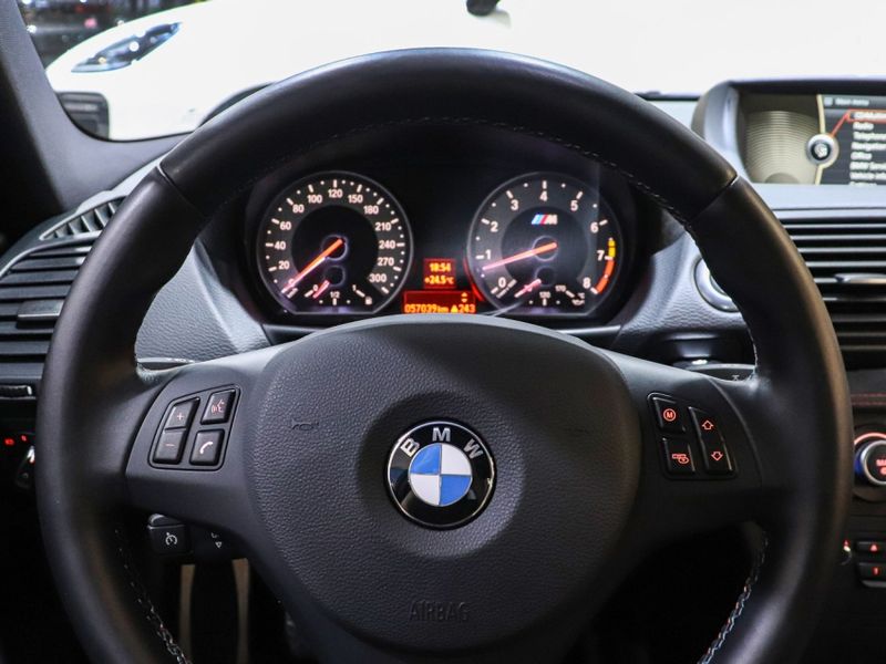 BMW 1 M 3.0 COUPÉ 24V GASOLINA BI-TURBO 2P MANUAL 2011/2012 VIA BELLA VEÍCULOS ESPECIAIS CAXIAS DO SUL / Carros no Vale