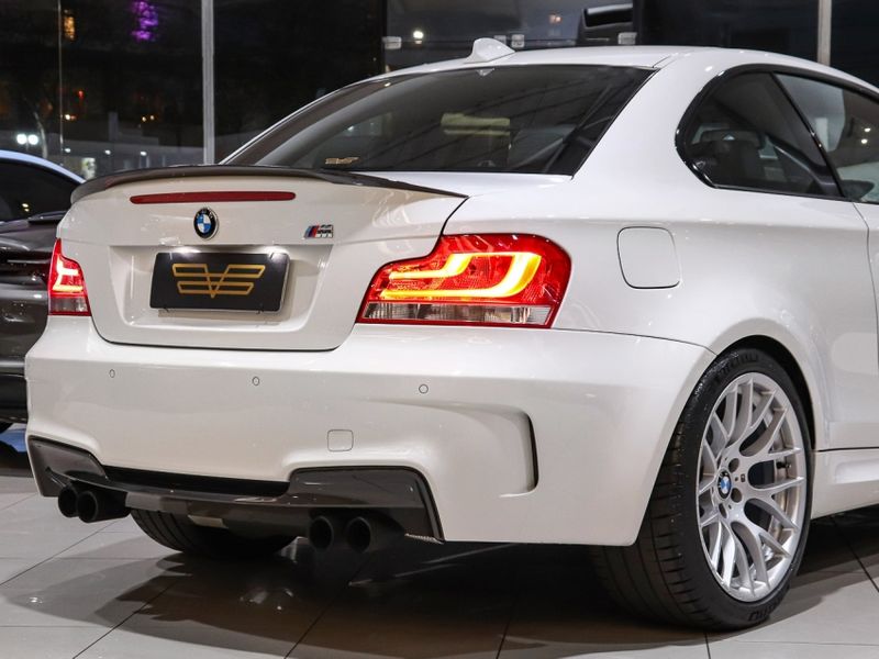 BMW 1 M 3.0 COUPÉ 24V GASOLINA BI-TURBO 2P MANUAL 2011/2012 VIA BELLA VEÍCULOS ESPECIAIS CAXIAS DO SUL / Carros no Vale