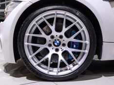 BMW 1 M 3.0 COUPÉ 24V GASOLINA BI-TURBO 2P MANUAL 2011/2012 VIA BELLA VEÍCULOS ESPECIAIS CAXIAS DO SUL / Carros no Vale