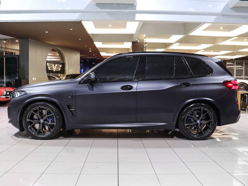 BMW X5 3.0 I6 TURBO HÍBRIDO XDRIVE50E M SPORT AUTOMÁTICO 2024/2024 VIA BELLA VEÍCULOS ESPECIAIS CAXIAS DO SUL / Carros no Vale