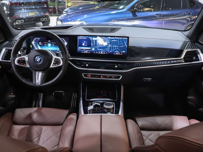 BMW X5 3.0 I6 TURBO HÍBRIDO XDRIVE50E M SPORT AUTOMÁTICO 2024/2024 VIA BELLA VEÍCULOS ESPECIAIS CAXIAS DO SUL / Carros no Vale