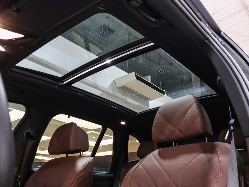 BMW X5 3.0 I6 TURBO HÍBRIDO XDRIVE50E M SPORT AUTOMÁTICO 2024/2024 VIA BELLA VEÍCULOS ESPECIAIS CAXIAS DO SUL / Carros no Vale