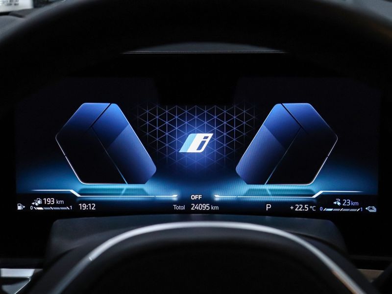 BMW X5 3.0 I6 TURBO HÍBRIDO XDRIVE50E M SPORT AUTOMÁTICO 2024/2024 VIA BELLA VEÍCULOS ESPECIAIS CAXIAS DO SUL / Carros no Vale