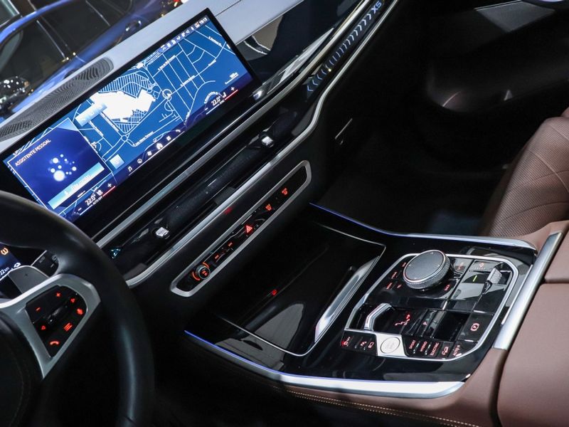 BMW X5 3.0 I6 TURBO HÍBRIDO XDRIVE50E M SPORT AUTOMÁTICO 2024/2024 VIA BELLA VEÍCULOS ESPECIAIS CAXIAS DO SUL / Carros no Vale