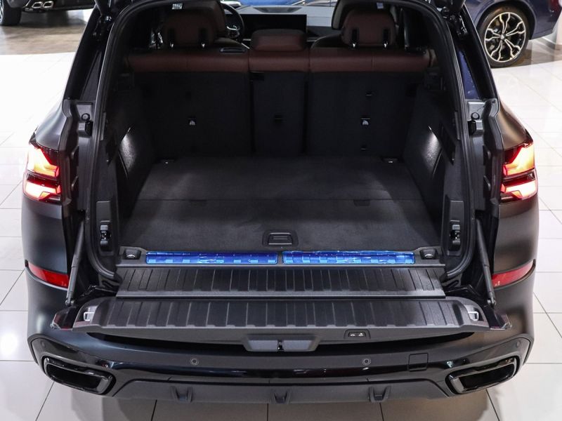 BMW X5 3.0 I6 TURBO HÍBRIDO XDRIVE50E M SPORT AUTOMÁTICO 2024/2024 VIA BELLA VEÍCULOS ESPECIAIS CAXIAS DO SUL / Carros no Vale