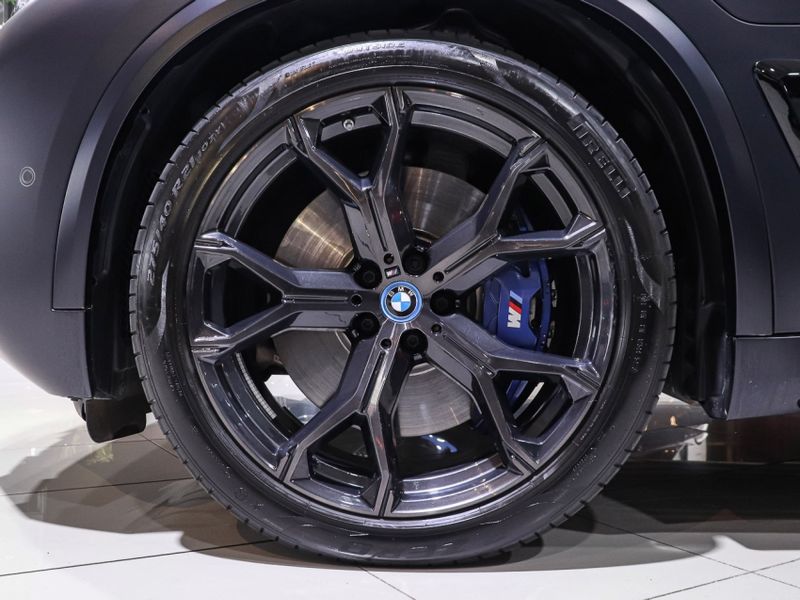 BMW X5 3.0 I6 TURBO HÍBRIDO XDRIVE50E M SPORT AUTOMÁTICO 2024/2024 VIA BELLA VEÍCULOS ESPECIAIS CAXIAS DO SUL / Carros no Vale