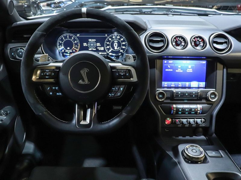 Ford MUSTANG 5.2 V8 SUPERCHARGER GASOLINA SHELBY GT 500 DCT 2021/2021 VIA BELLA VEÍCULOS ESPECIAIS CAXIAS DO SUL / Carros no Vale