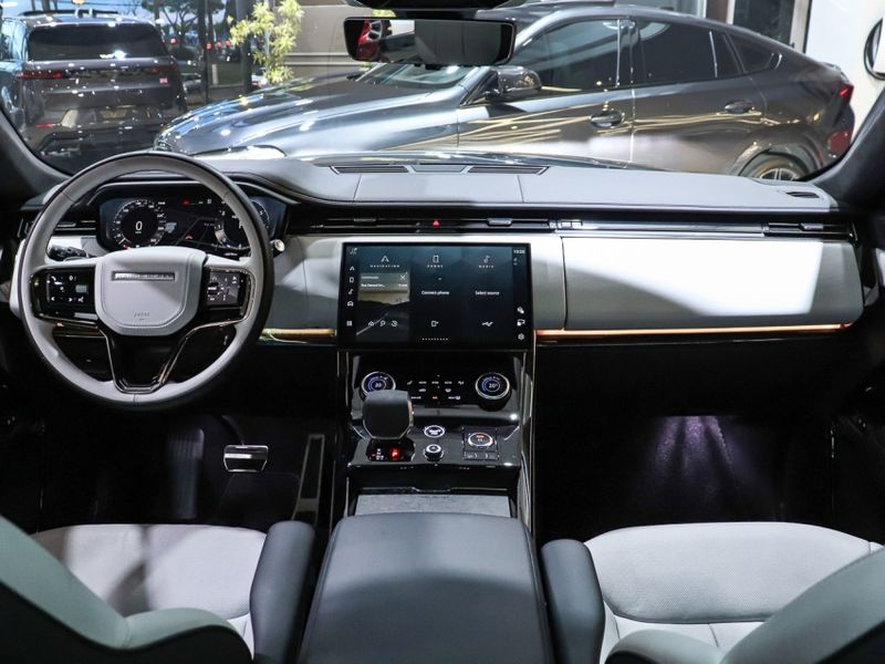 Land Rover RANGE ROVER SPORT 4.4 P530 GASOLINA FIRST EDITION AWD AUTOMÁTICO 2022/2023 VIA BELLA VEÍCULOS ESPECIAIS CAXIAS DO SUL / Carros no Vale Land Rover RANGE ROVER SPORT 4.4 P530 GASOLINA FIRST EDITION AWD AUTOMÁTICO 2022/2023 VIA BELLA VEÍCULOS ESPECIAIS CAXIAS DO SUL / Carros no Vale