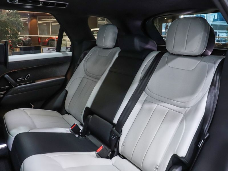 Land Rover RANGE ROVER SPORT 4.4 P530 GASOLINA FIRST EDITION AWD AUTOMÁTICO 2022/2023 VIA BELLA VEÍCULOS ESPECIAIS CAXIAS DO SUL / Carros no Vale Land Rover RANGE ROVER SPORT 4.4 P530 GASOLINA FIRST EDITION AWD AUTOMÁTICO 2022/2023 VIA BELLA VEÍCULOS ESPECIAIS CAXIAS DO SUL / Carros no Vale