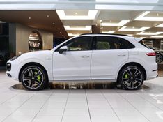 Porsche CAYENNE 3.0 V6 E-HYBRID PLATINUM EDITION AWD TIPTRONIC S 2022/2023 VIA BELLA VEÍCULOS ESPECIAIS CAXIAS DO SUL / Carros no Vale