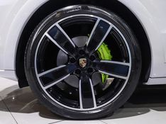 Porsche CAYENNE 3.0 V6 E-HYBRID PLATINUM EDITION AWD TIPTRONIC S 2022/2023 VIA BELLA VEÍCULOS ESPECIAIS CAXIAS DO SUL / Carros no Vale