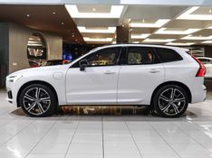 Volvo XC60 2.0 T8 HYBRID R-DESIGN AWD GEARTRONIC 2021/2021 VIA BELLA VEÍCULOS ESPECIAIS CAXIAS DO SUL / Carros no Vale