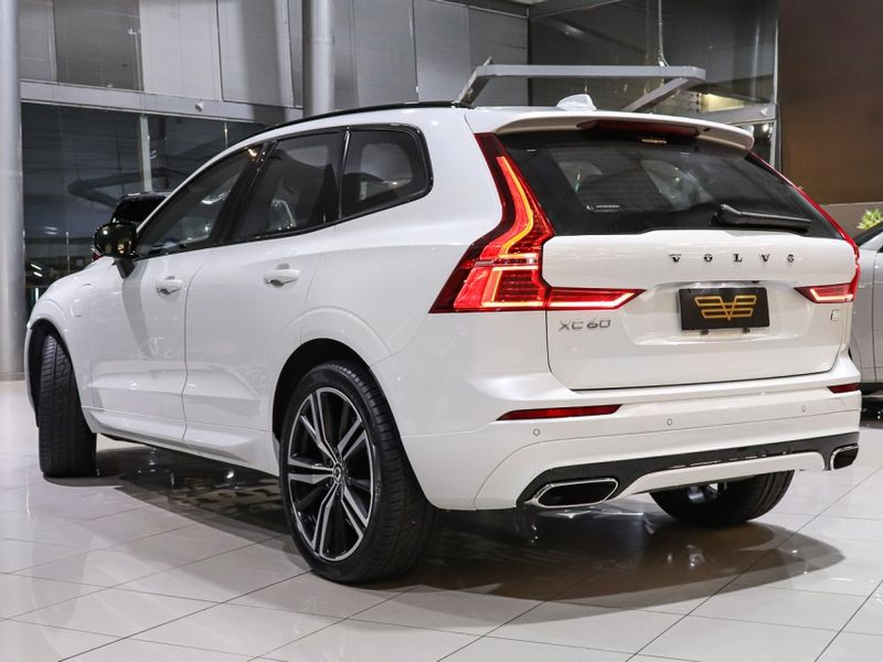 Volvo XC60 2.0 T8 HYBRID R-DESIGN AWD GEARTRONIC 2021/2021 VIA BELLA VEÍCULOS ESPECIAIS CAXIAS DO SUL / Carros no Vale