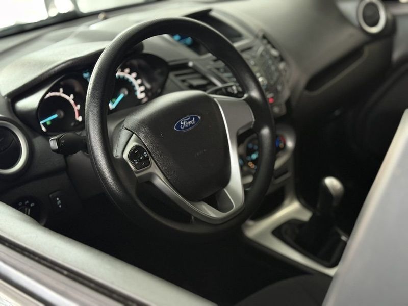 Ford FIESTA SEDAN SEL 1.6 2017 SÓ MOTOS E AUTOMÓVEIS SANTA CRUZ DO SUL / Carros no Vale