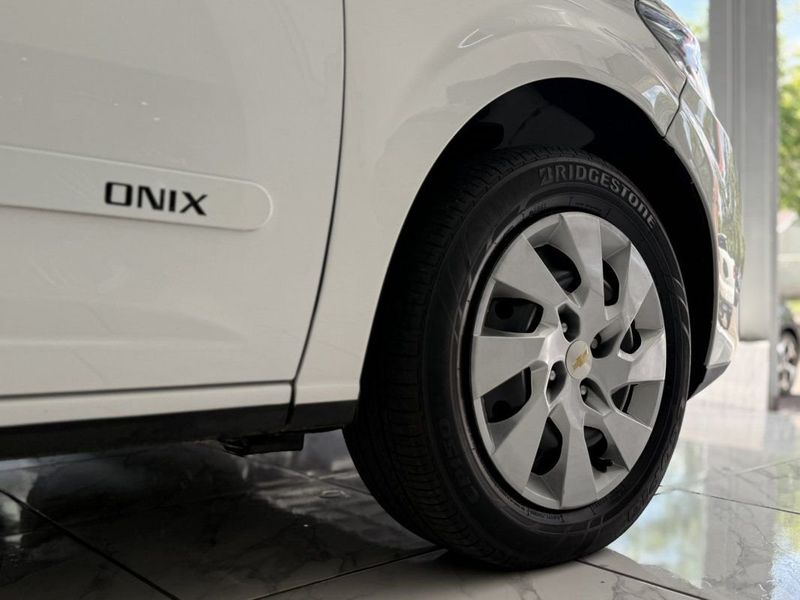 CHEVROLET ONIX LT 1.4 2015 SÓ MOTOS E AUTOMÓVEIS SANTA CRUZ DO SUL / Carros no Vale