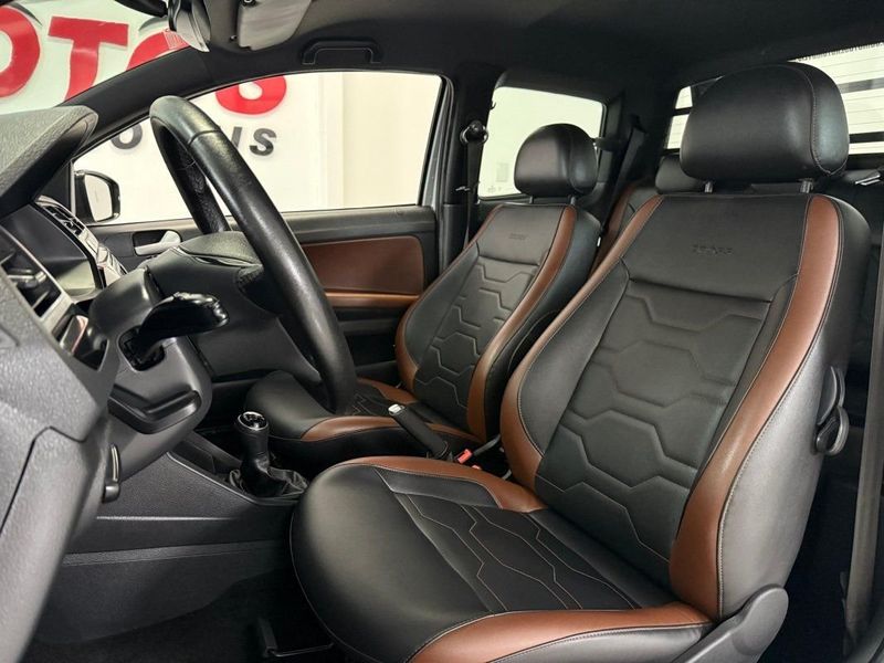 VOLKSWAGEN SAVEIRO CROSS CD 1.6 2023 SÓ MOTOS E AUTOMÓVEIS SANTA CRUZ DO SUL / Carros no Vale