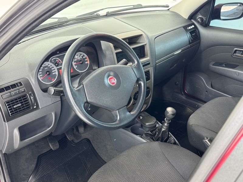 Fiat Siena Essence 1.6 2010/2011 COVEL VEICULOS ENCANTADO / Carros no Vale