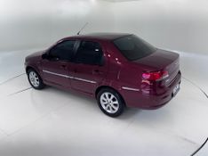 Fiat Siena Essence 1.6 2010/2011 COVEL VEICULOS ENCANTADO / Carros no Vale