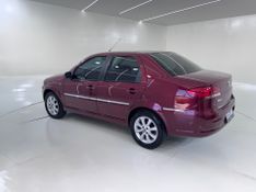 Fiat Siena Essence 1.6 2010/2011 COVEL VEICULOS ENCANTADO / Carros no Vale