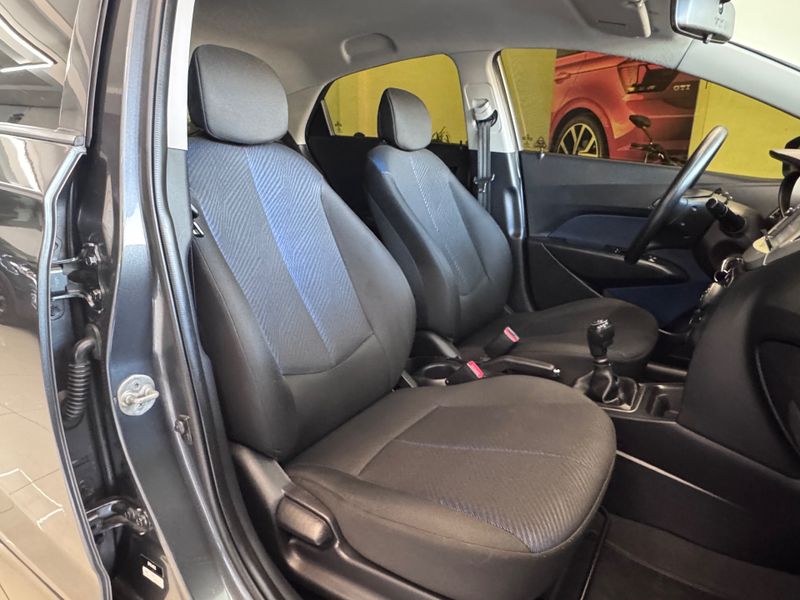 Hyundai Hb20 1.6m 1.6m 2012/2013 COVEL VEICULOS ENCANTADO / Carros no Vale Hyundai Hb20 1.6m 1.6m 2012/2013 COVEL VEICULOS ENCANTADO / Carros no Vale