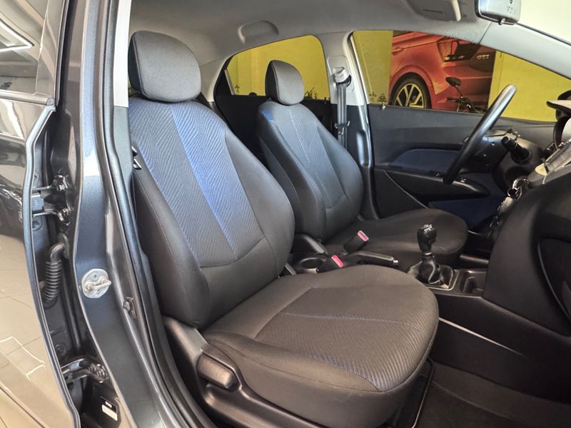 Hyundai Hb20 1.6m 1.6m 2012/2013 COVEL VEICULOS ENCANTADO / Carros no Vale Hyundai Hb20 1.6m 1.6m 2012/2013 COVEL VEICULOS ENCANTADO / Carros no Vale