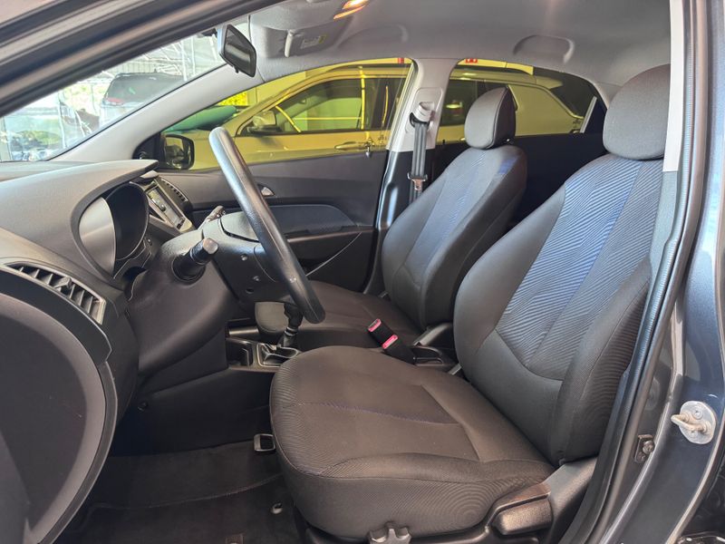 Hyundai Hb20 1.6m 1.6m 2012/2013 COVEL VEICULOS ENCANTADO / Carros no Vale Hyundai Hb20 1.6m 1.6m 2012/2013 COVEL VEICULOS ENCANTADO / Carros no Vale