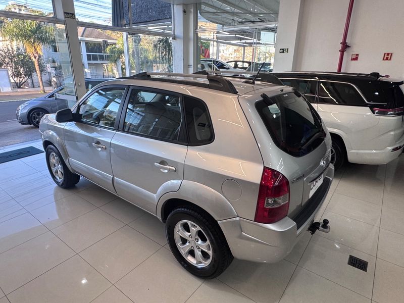 Hyundai Tucson 2.0 Gls 2014/2015 COVEL VEICULOS ENCANTADO / Carros no Vale